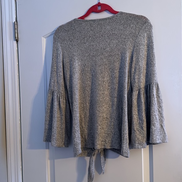 Caution to the wind | super soft gray top - Picture 5 of 5